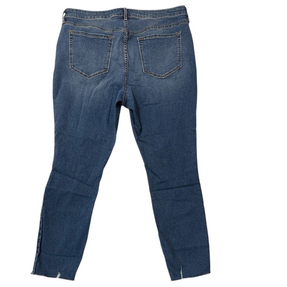 Old Navy Rockstar Super Skinny Ankle Jeans Mid Rise Distressed Raw Hem Size 14 - Picture 2 of 8